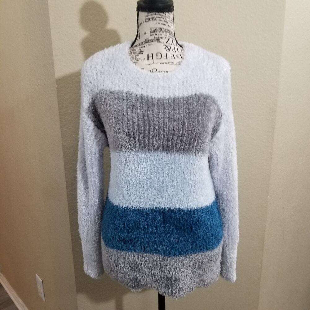 ELLEN Tracy sweater size small